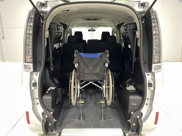 TOYOTA VOXY 2017 Image 31