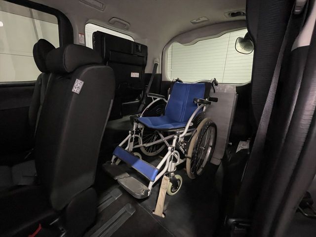 TOYOTA VOXY 2017 Image 31