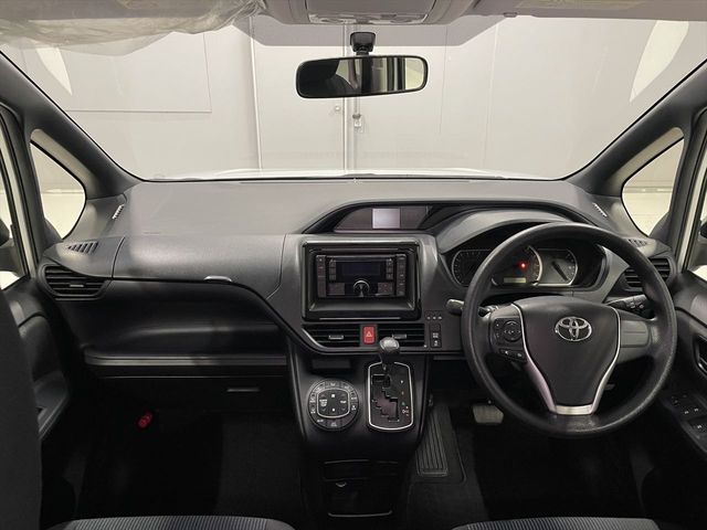 TOYOTA VOXY 2017 Image 31