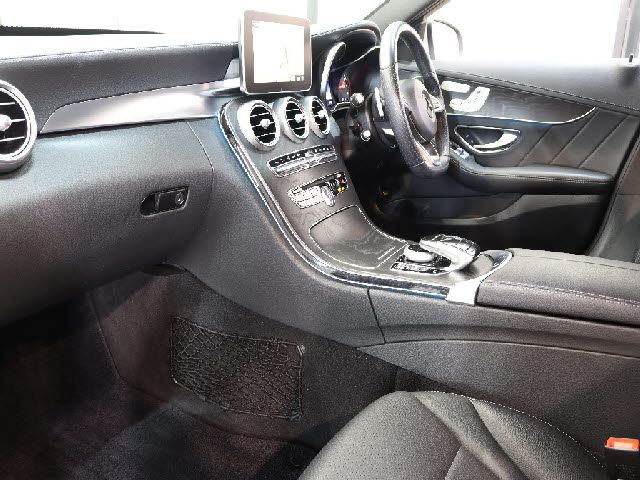 MERCEDES BENZ C CLAS 2017 Image 31