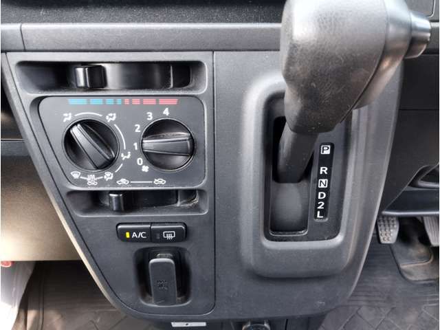 DAIHATSU HIJET CARGO 4WD 2018 Image 31