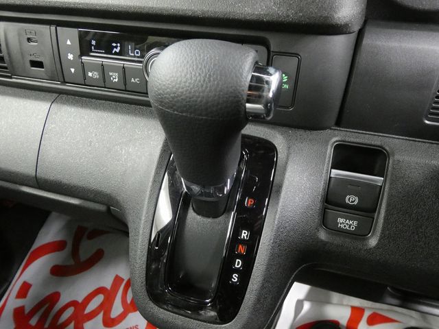 HONDA N BOX CUSTOM 4WD 2025 Image 31