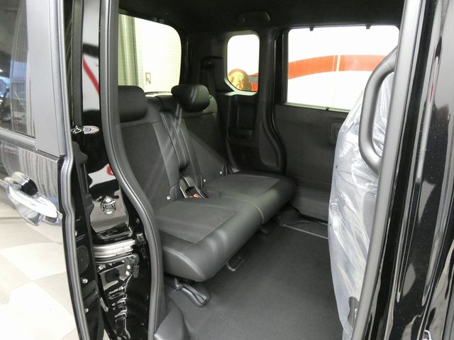 HONDA N BOX CUSTOM 4WD 2025 Image 31