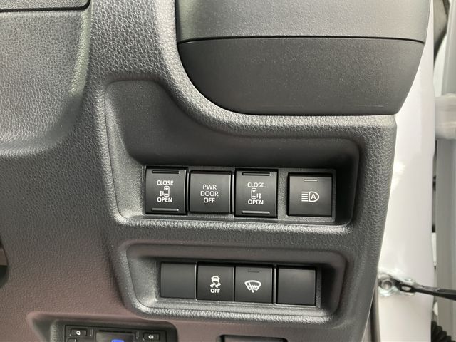 TOYOTA SIENTA HYBRID 2025 Image 31