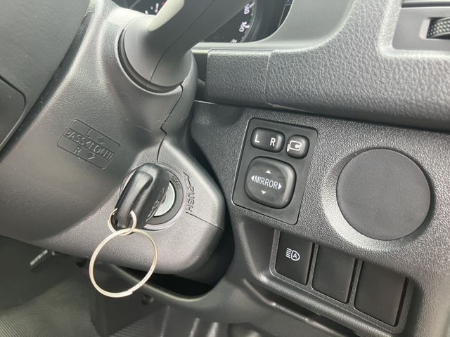 TOYOTA HIACE VAN 1.15T 2WD 2025 Image 31