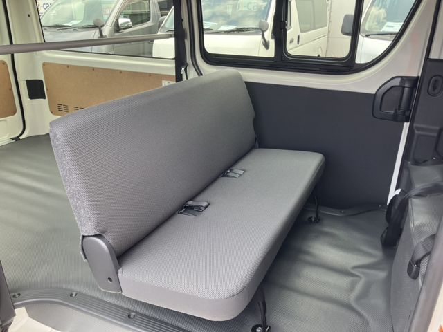 TOYOTA HIACE VAN 1.15T 2WD 2025 Image 31