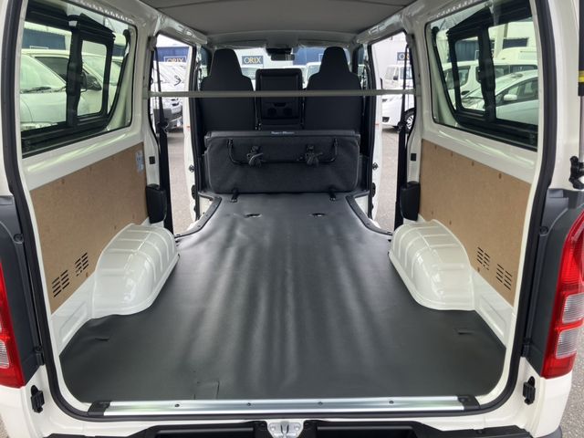 TOYOTA HIACE VAN 1.15T 2WD 2025 Image 31