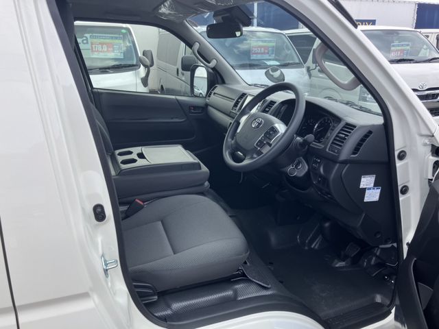TOYOTA HIACE VAN 1.15T 2WD 2025 Image 31