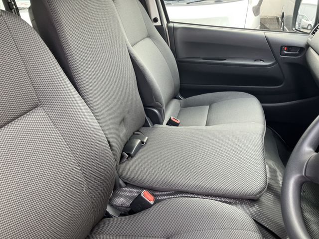 TOYOTA HIACE VAN 1.15T 2WD 2025 Image 31