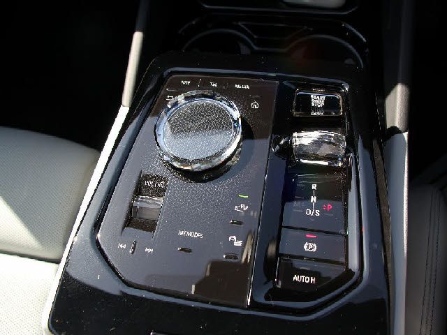 BMW 5SERIES SEDAN 2023 Image 31