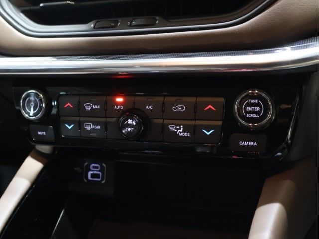 JEEP COMMANDER 2024 Image 31