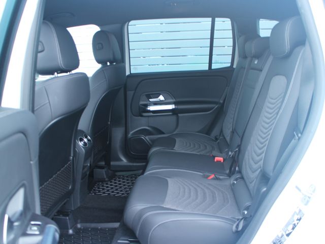 MERCEDES BENZ GLB 2025 Image 31