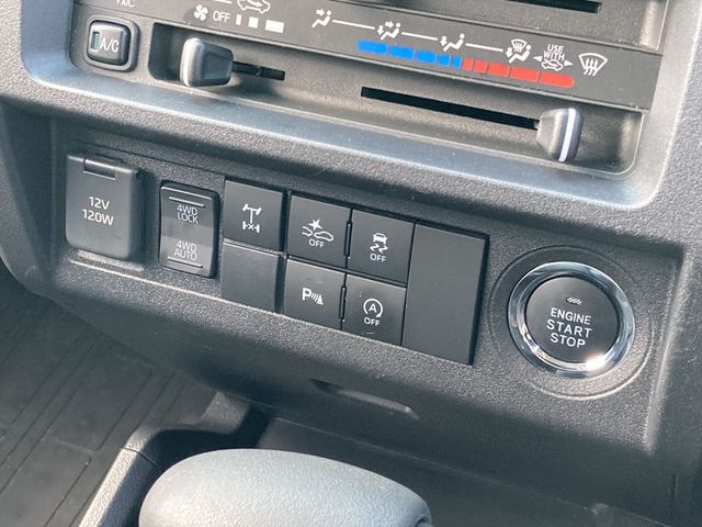 DAIHATSU HIJET TRUCK 4WD 2022 Image 31