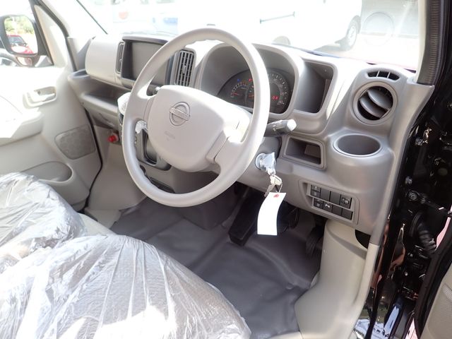 NISSAN CLIPPER VAN 2026 Image 31