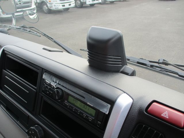 MITSUBISHI CANTER 2024 Image 31