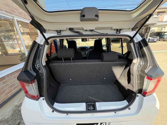 DAIHATSU MIRA E:S 4WD 2025 Image 31
