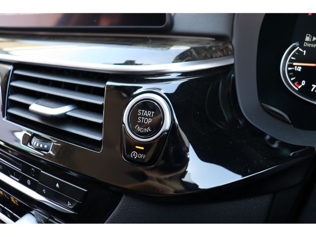 BMW 5SERIES SEDAN 2017 Image 31