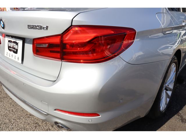 BMW 5SERIES SEDAN 2017 Image 31