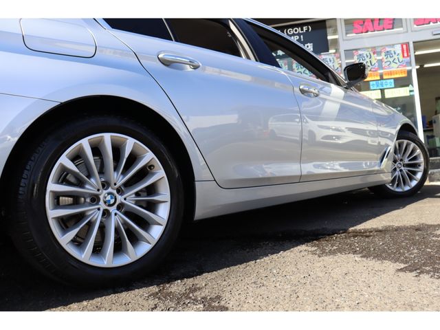 BMW 5SERIES SEDAN 2017 Image 31