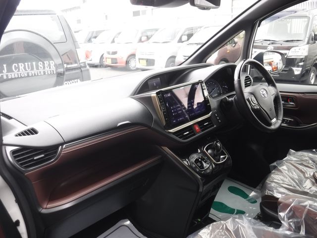 TOYOTA ESQUIRE HYBRID 2018 Image 31