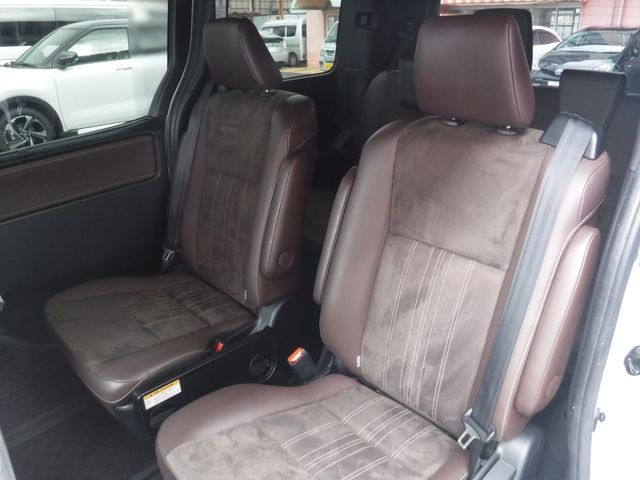 TOYOTA ESQUIRE HYBRID 2018 Image 31