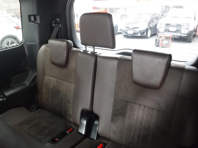 TOYOTA ESQUIRE HYBRID 2018 Image 31