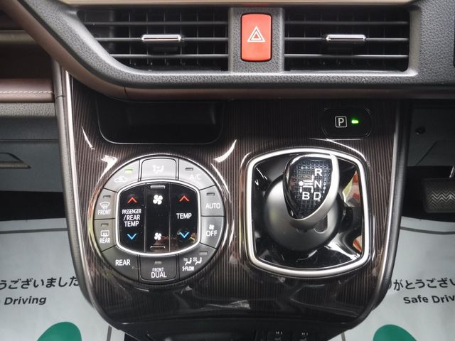 TOYOTA ESQUIRE HYBRID 2018 Image 31