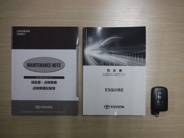 TOYOTA ESQUIRE HYBRID 2018 Image 31