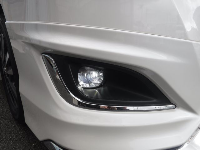 TOYOTA ESQUIRE HYBRID 2018 Image 31