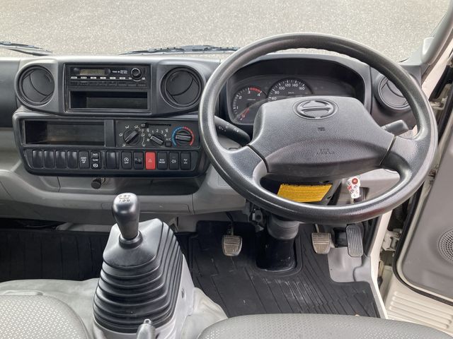 HINO DUTRO 2014 Image 31