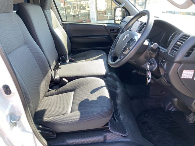 TOYOTA HIACE VAN 1.25T 2WD 2020 Image 31