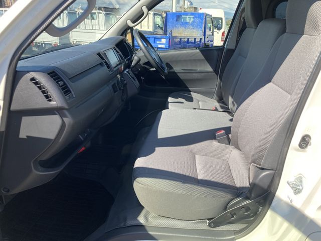 TOYOTA HIACE VAN 1.25T 2WD 2020 Image 31