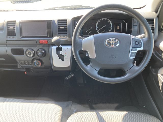 TOYOTA HIACE VAN 1.25T 2WD 2020 Image 31