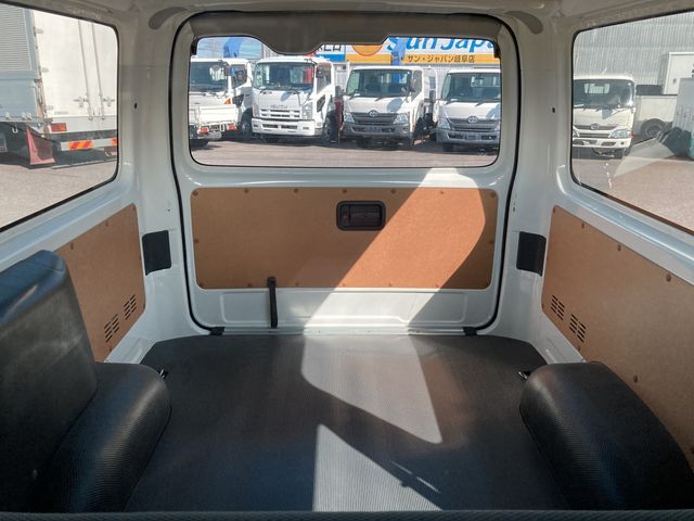 TOYOTA HIACE VAN 1.25T 2WD 2020 Image 31