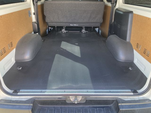 TOYOTA HIACE VAN 1.25T 2WD 2020 Image 31