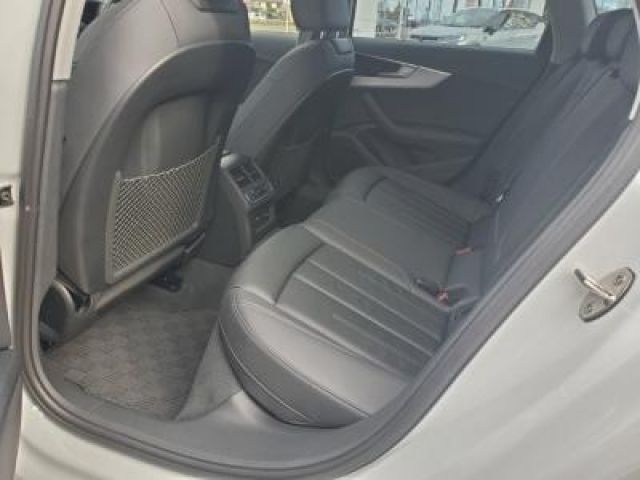 AUDI A4 AVANT 2023 Image 31