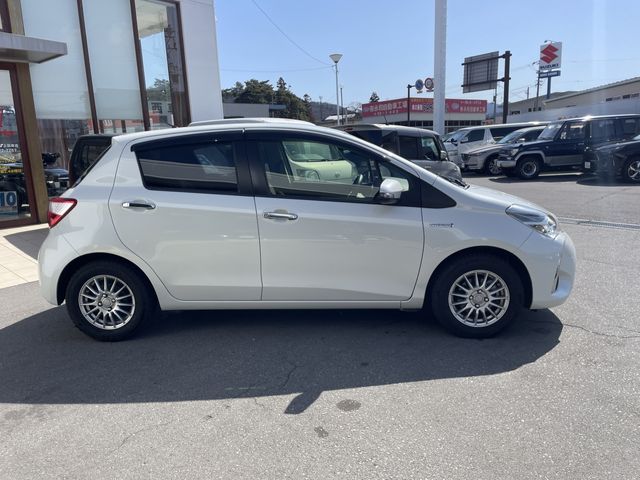 TOYOTA VITZ HYBRID 2019 Image 31