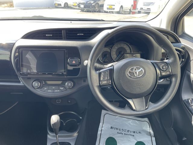 TOYOTA VITZ HYBRID 2019 Image 31