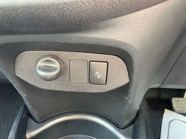 TOYOTA VITZ HYBRID 2019 Image 31