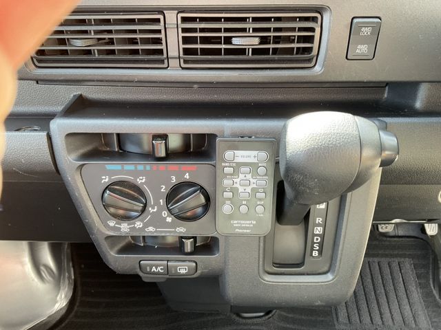 DAIHATSU HIJET CARGO 4WD 2021 Image 31