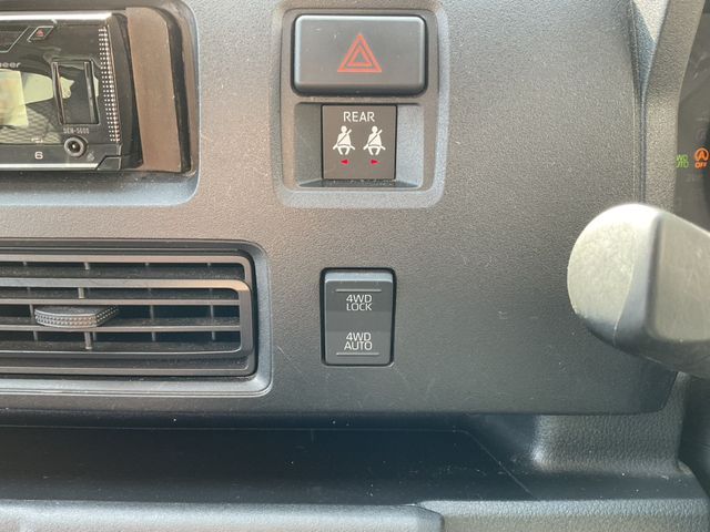 DAIHATSU HIJET CARGO 4WD 2021 Image 31