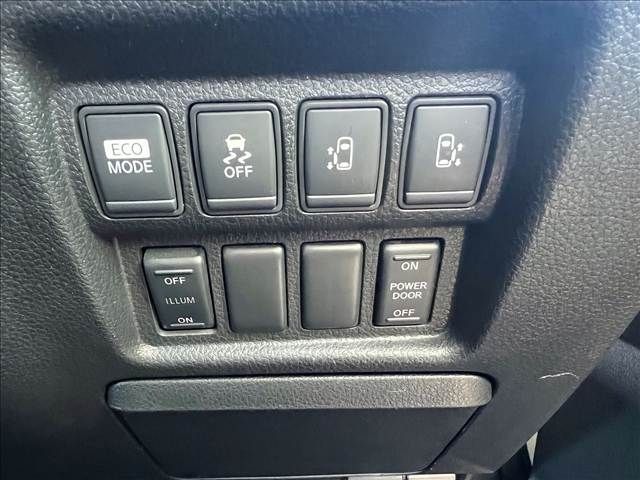 NISSAN ELGRAND 2012 Image 31