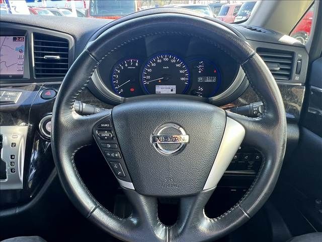 NISSAN ELGRAND 2012 Image 31