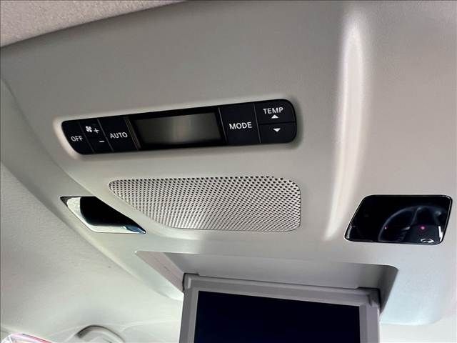 NISSAN ELGRAND 2012 Image 31
