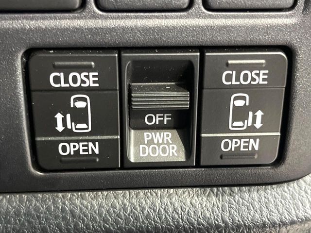 TOYOTA VOXY 2018 Image 31