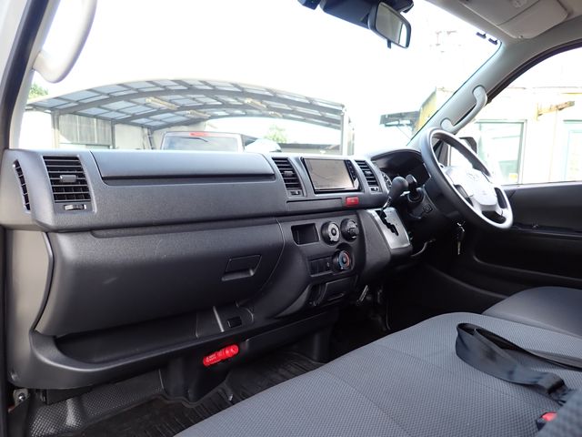 TOYOTA HIACE VAN 1.25T 2WD 2022 Image 31