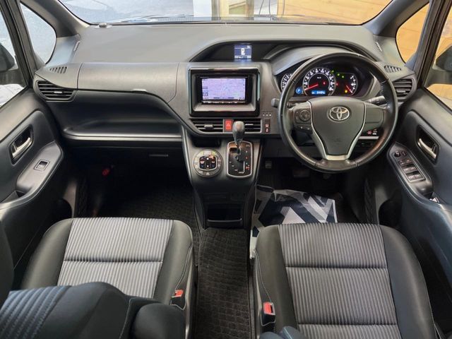 TOYOTA VOXY 2017 Image 31
