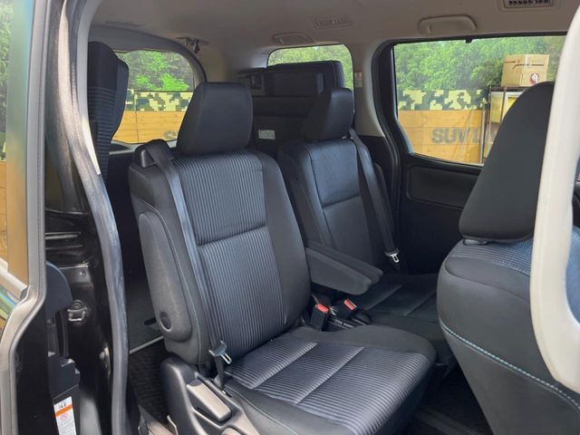 TOYOTA VOXY 2017 Image 31