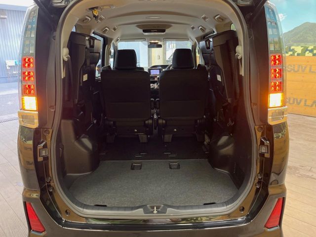 TOYOTA VOXY 2017 Image 31