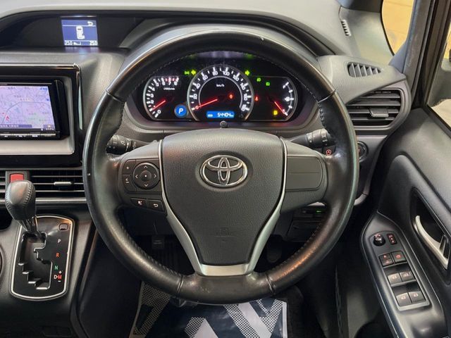 TOYOTA VOXY 2017 Image 31